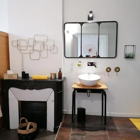 לינה וארוחת בוקר Le 43-4 Avec Sauna Privatif 4*